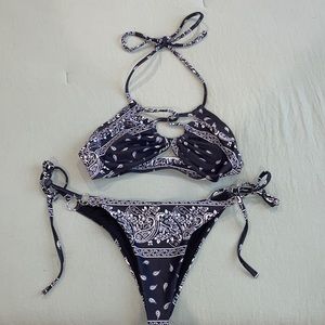 Back and white patterned bikini set
